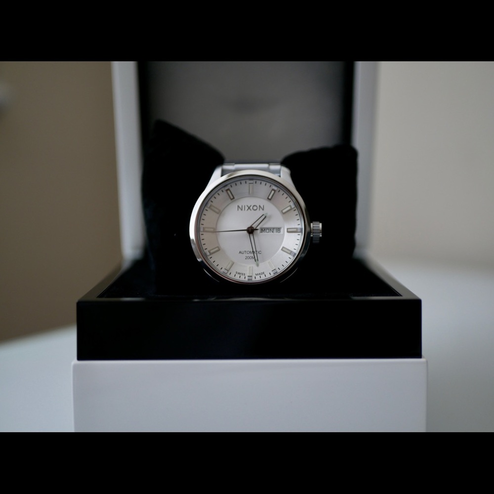 Nixon Automatic (44 mm; silver; Swiss movement)